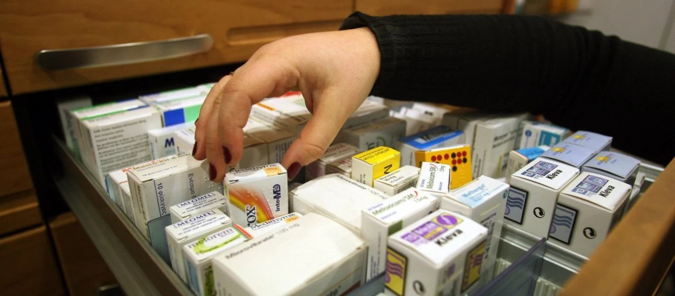 Πρόεδρος ΕΟΦ: «Ξεκίνησε η παραγωγή χλωροκίνης κατά του κορωνοϊού - Άμεσα διαθέσιμη» - Στους 25 οι νεκροί στην Ελλάδα